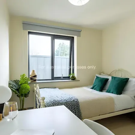 Mary Morris House Cozy Budget With Shared Washroom Leeds (West Yorkshire)