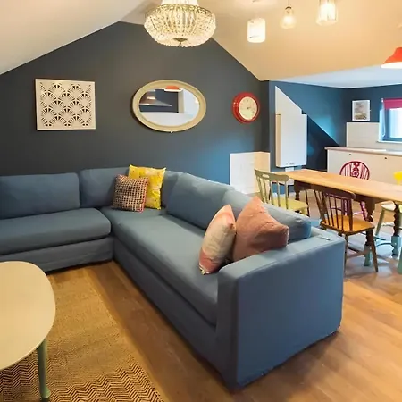 Mary Morris House Cozy Budget With Shared Washroom Leeds (West Yorkshire)