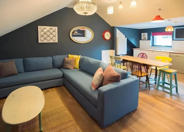 Mary Morris House Cozy Budget With Shared Washroom Leeds (West Yorkshire)